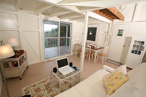Treetop Cottage Living room and dining area